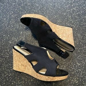 Adrienne vittadini black wedges